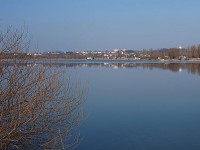 Hlučínské jezero; https://cs.wikipedia.org/wiki/Hluč%C3%ADnské_jezero#/media/Soubor:Hluč%C3%ADnské_jezero_-_panoramio_(2).jpg