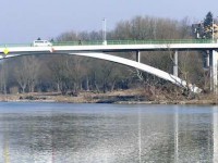 Most Závodu míru na Zbraslavi ; By SimcaCZE - Own work, CC BY-SA 3.0, https://commons.wikimedia.org/w/index.php?curid=28050353