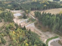 https://lesycr.cz; Pohled na kaskádu pěti vodních nádrží z dronu